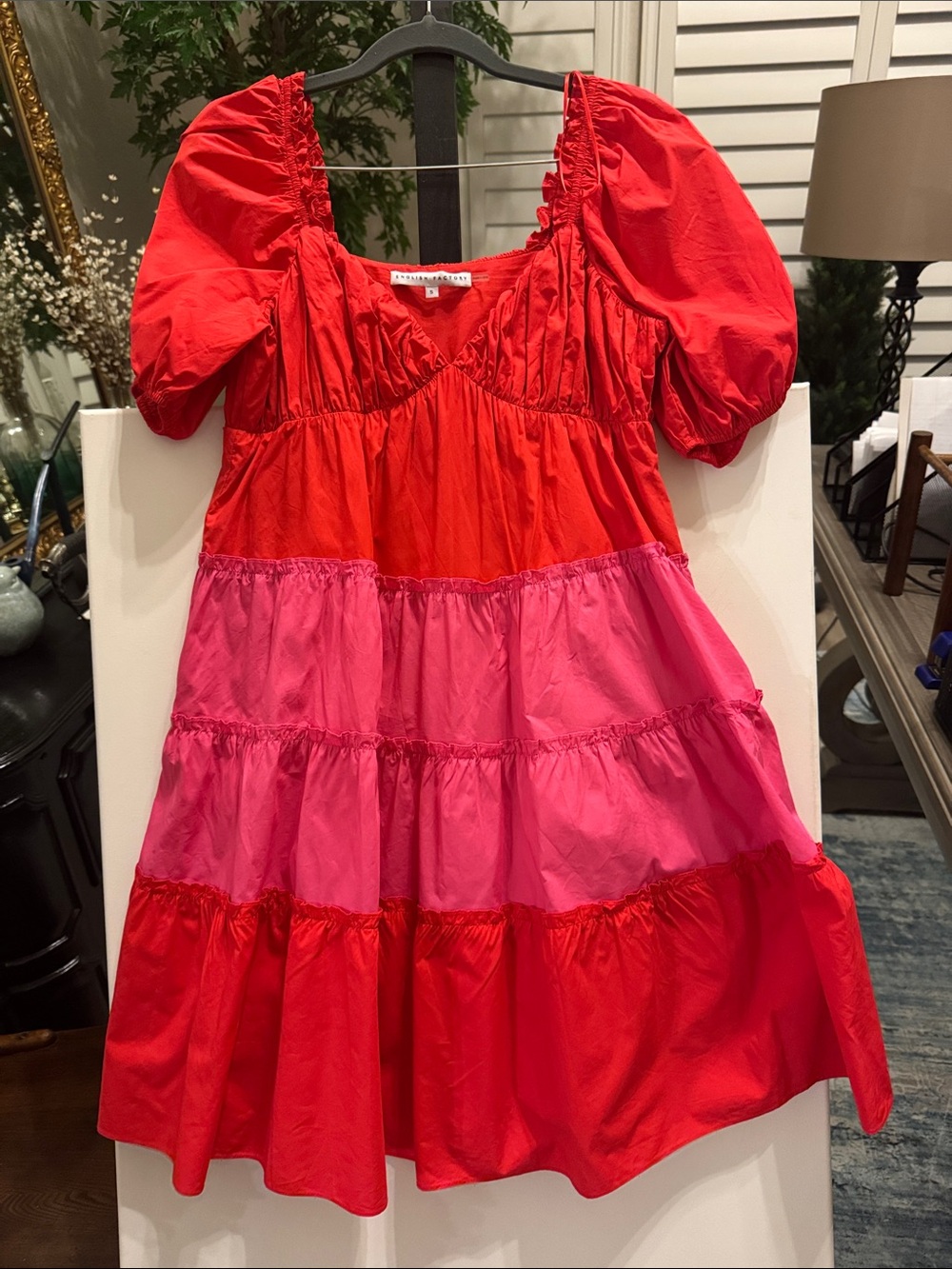 English Factory Colorblock Tiered Puff-Sleeve Women’s Dress in Red and Pink